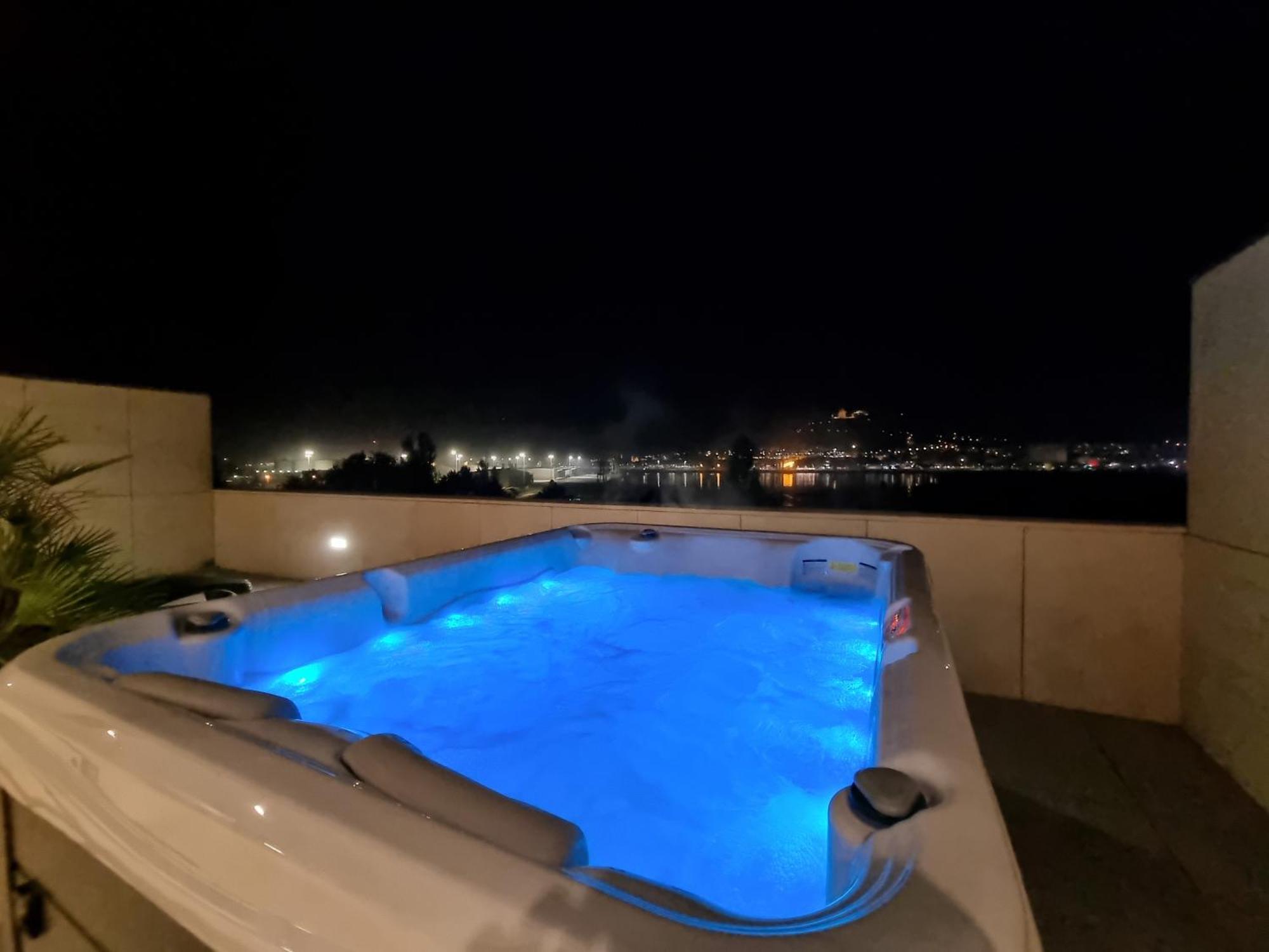 River Town View - Luxury Apartment With Jacuzzi On Terrace Viana do Castelo Zewnętrze zdjęcie